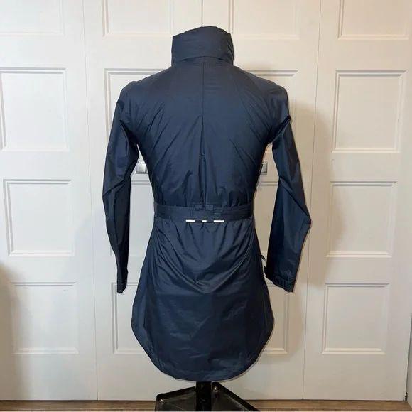 Mountain Hardware 3/4 rain jacket in super condition!!!! - Picture 3 of 15